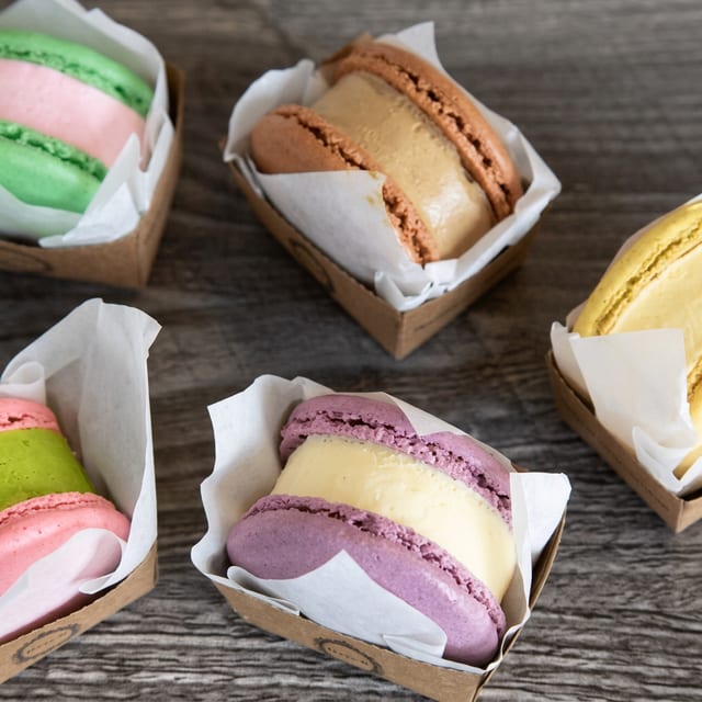 Macaron Ice Cream (1PC).